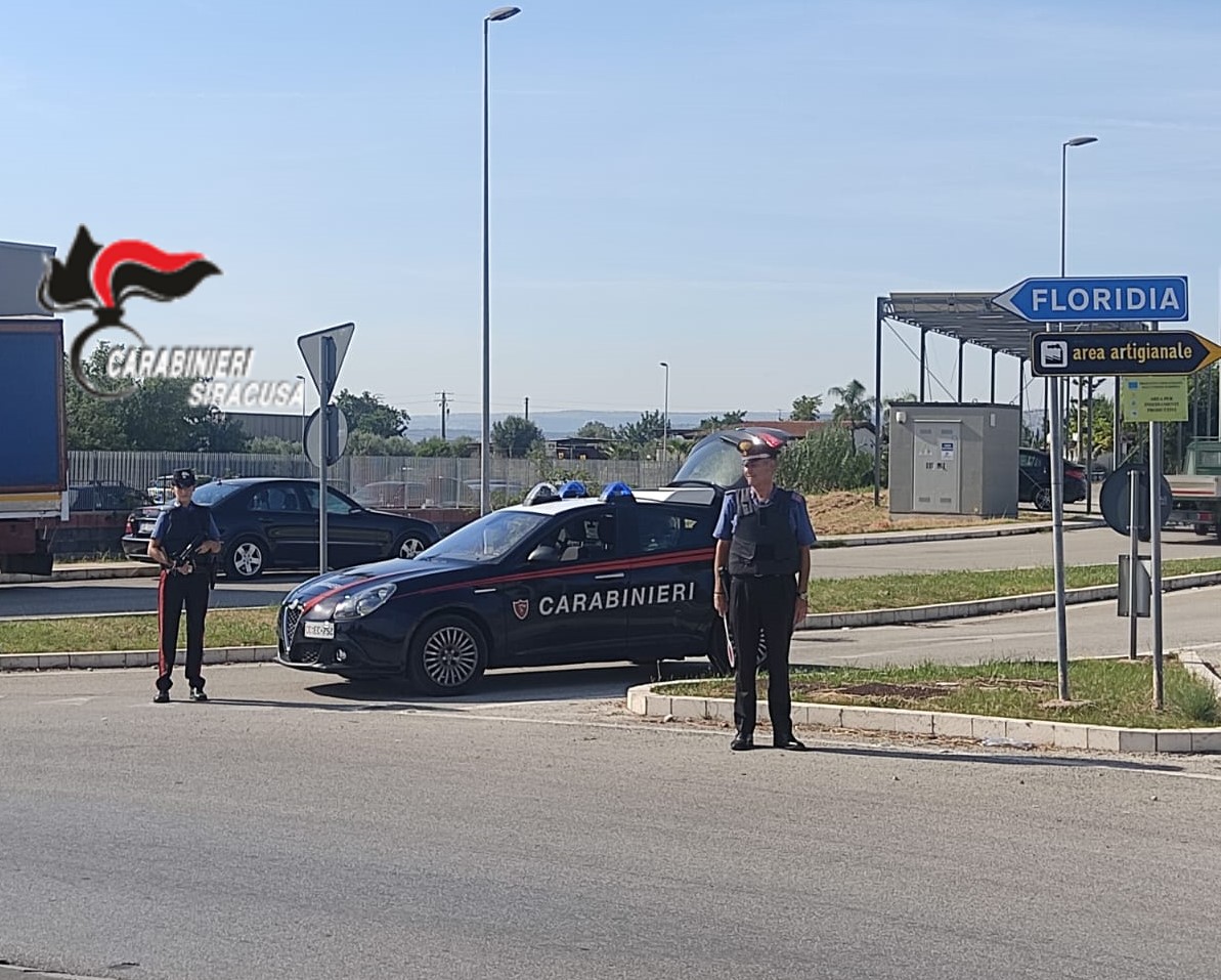 Ai domiciliari ma va a spasso per la città, arrestato 22enne nel Siracusano