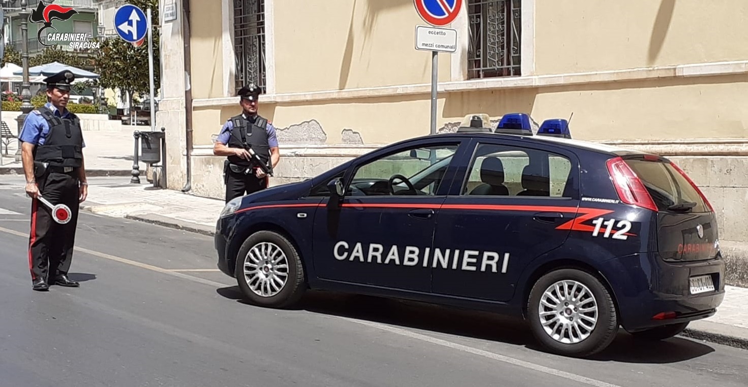Furto in un distributore di carburanti, denunciato 22enne a Solarino