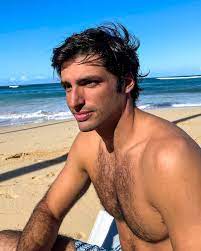 F1, super Sainz anche a Singapore: pole per lo spagnolo, terzo Leclerc