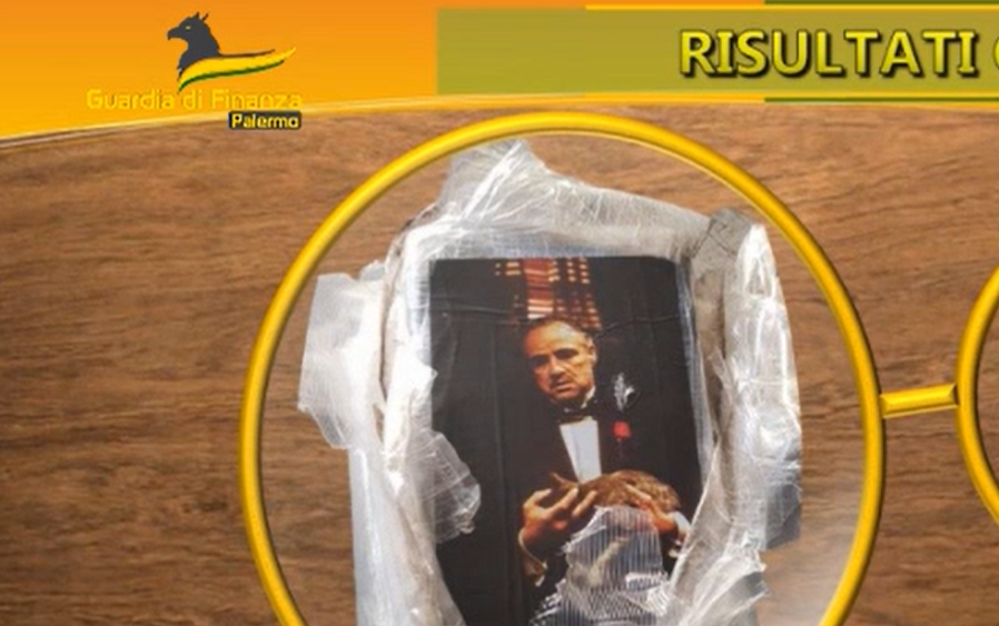 Sequestrati 17 kg di cocaina nascosta in un furgone a Palermo, sui panetti “Il Padrino”