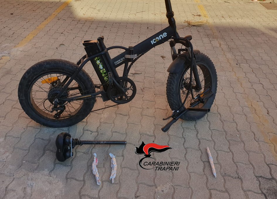 Sbarca a Pantelleria con cocaina, a casa il fratello con altra droga: arrestati