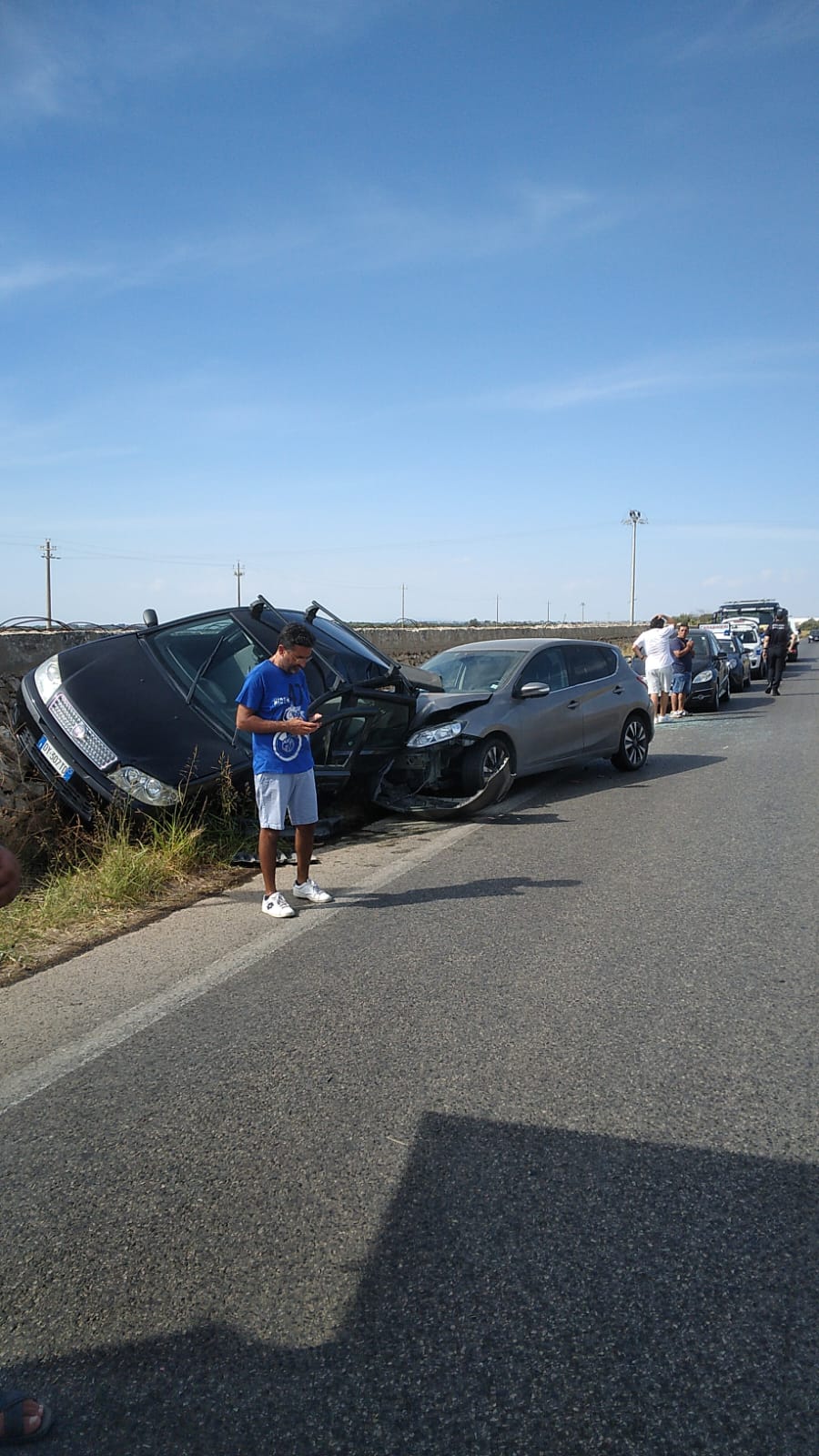 Pauroso incidente nel Ragusano, un prete si schianta con l’auto: 5 i feriti