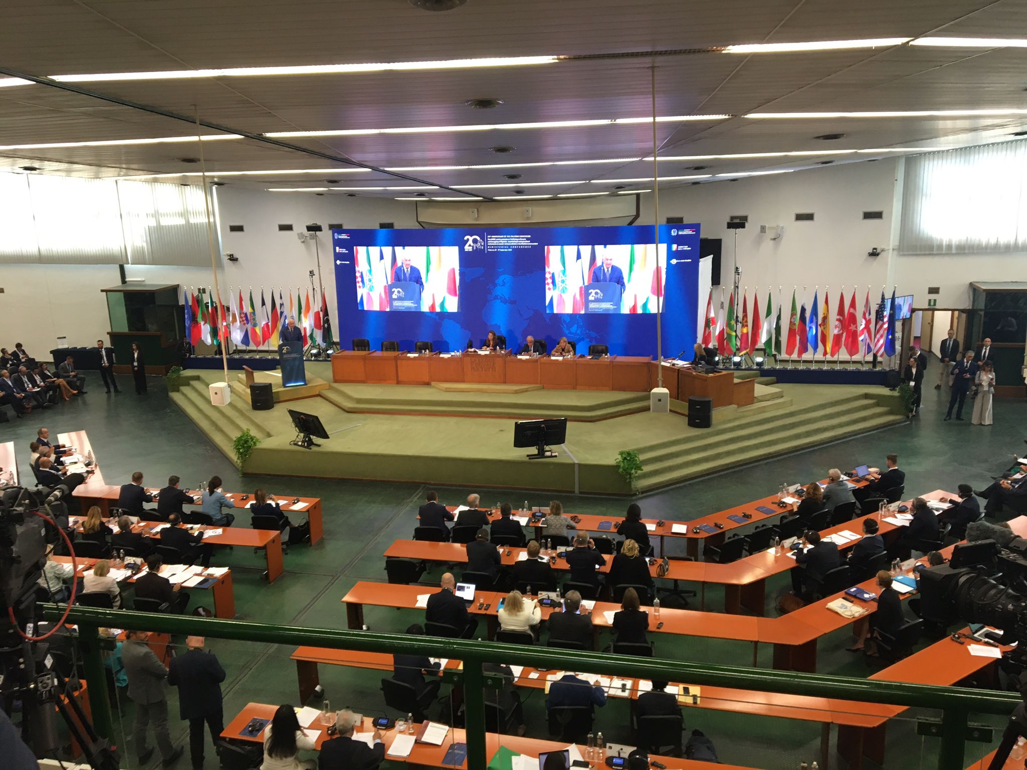 Crimine transnazionale, al via la Conferenza a Palermo. Piantedosi: “Colpire trafficanti anche in Paesi di transito”