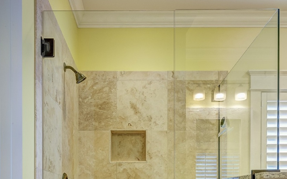 Shock in albergo in Sicilia, uomo trovato morto nella doccia