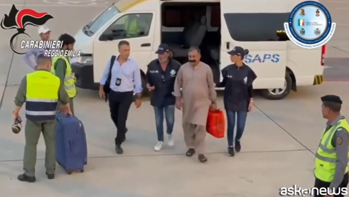 Il padre di Saman estradato in Italia, è accusato di omicidio: ecco il VIDEO