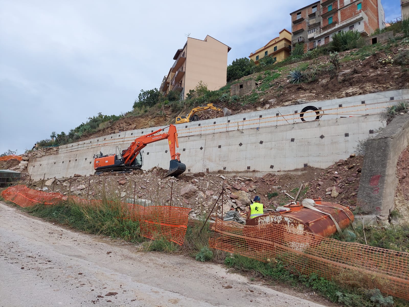 Denuncia la tentata corruzione e il cantiere resta bloccato. La Regione: “Nessun ritardo particolare”