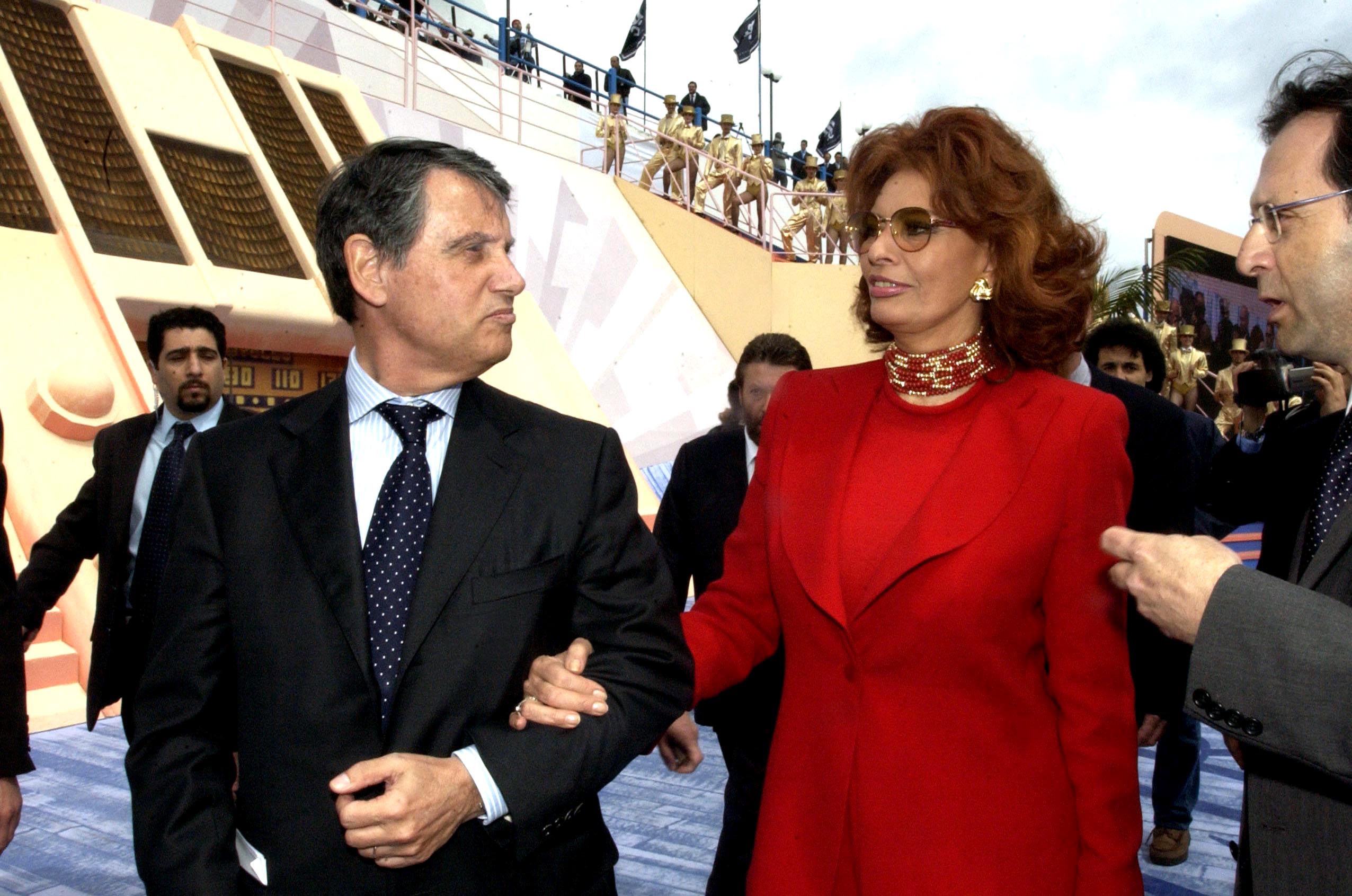 Paura per Sophia Loren: cade in casa e si frattura l’anca