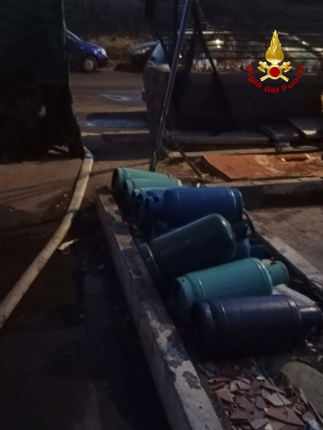 Paura a Catania: maxi incendio in via Acquicella – VIDEO