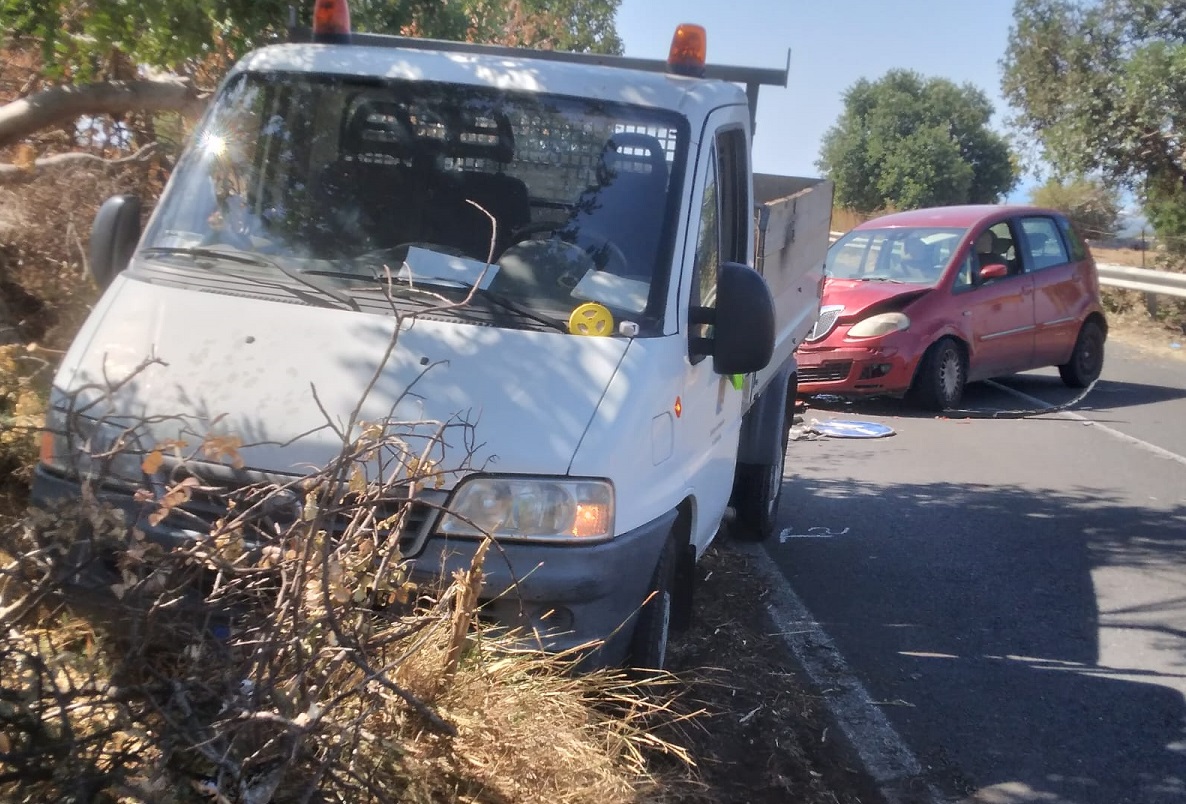 Pericoloso incidente sulla SP 14, la curva e l’impatto: un ferito