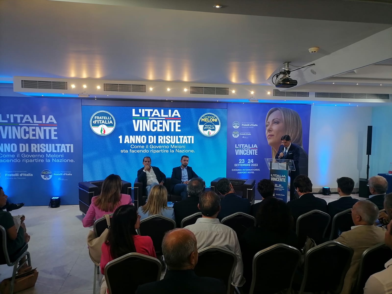 FdI festeggia un anno di Governo, bagno di folla a Catania per “Italia vincente”