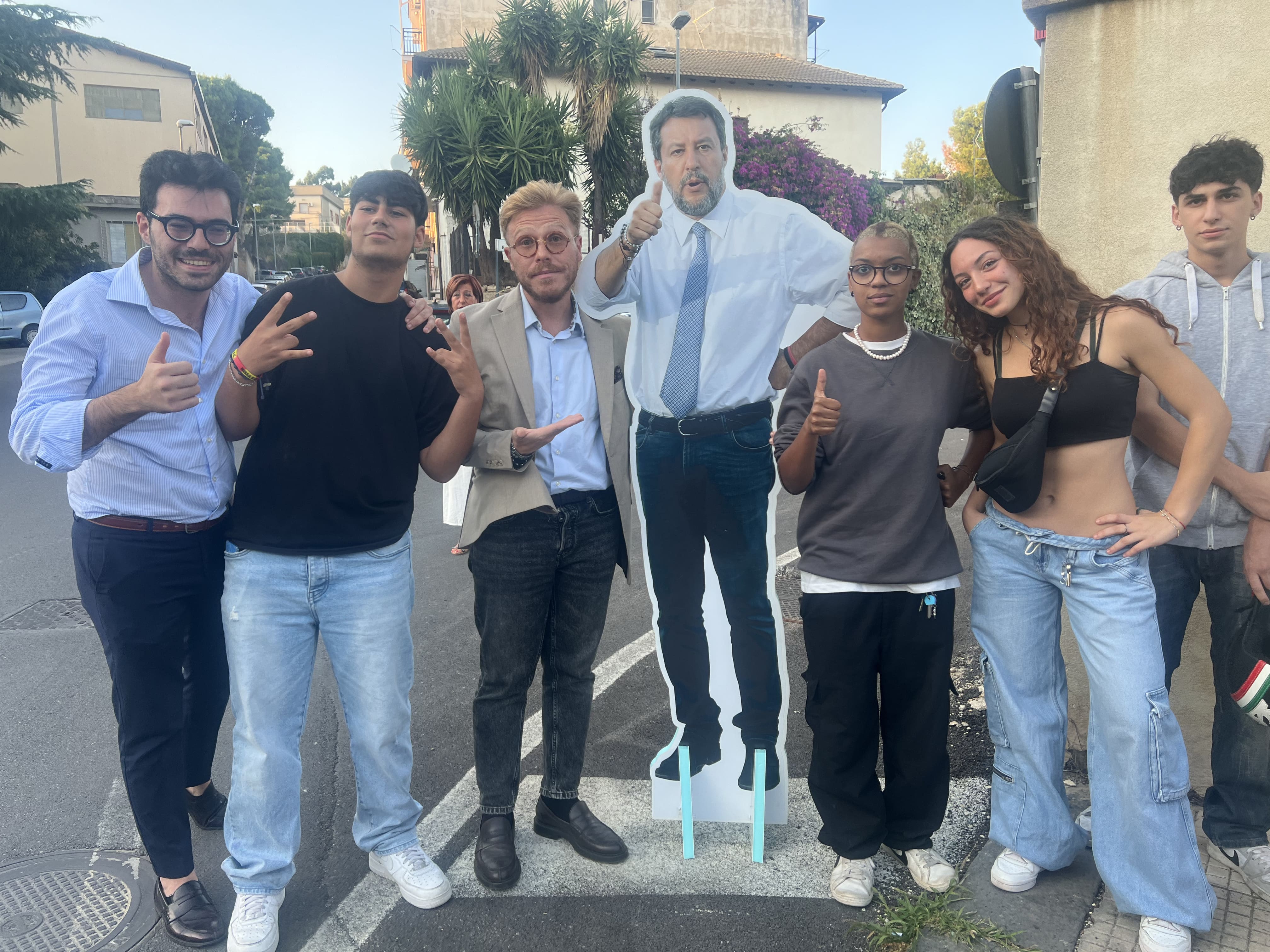 Ismaele La Vardera incontra il ministro Salvini in una nuova “veste”, le risposte sul caro voli continuano a non arrivare