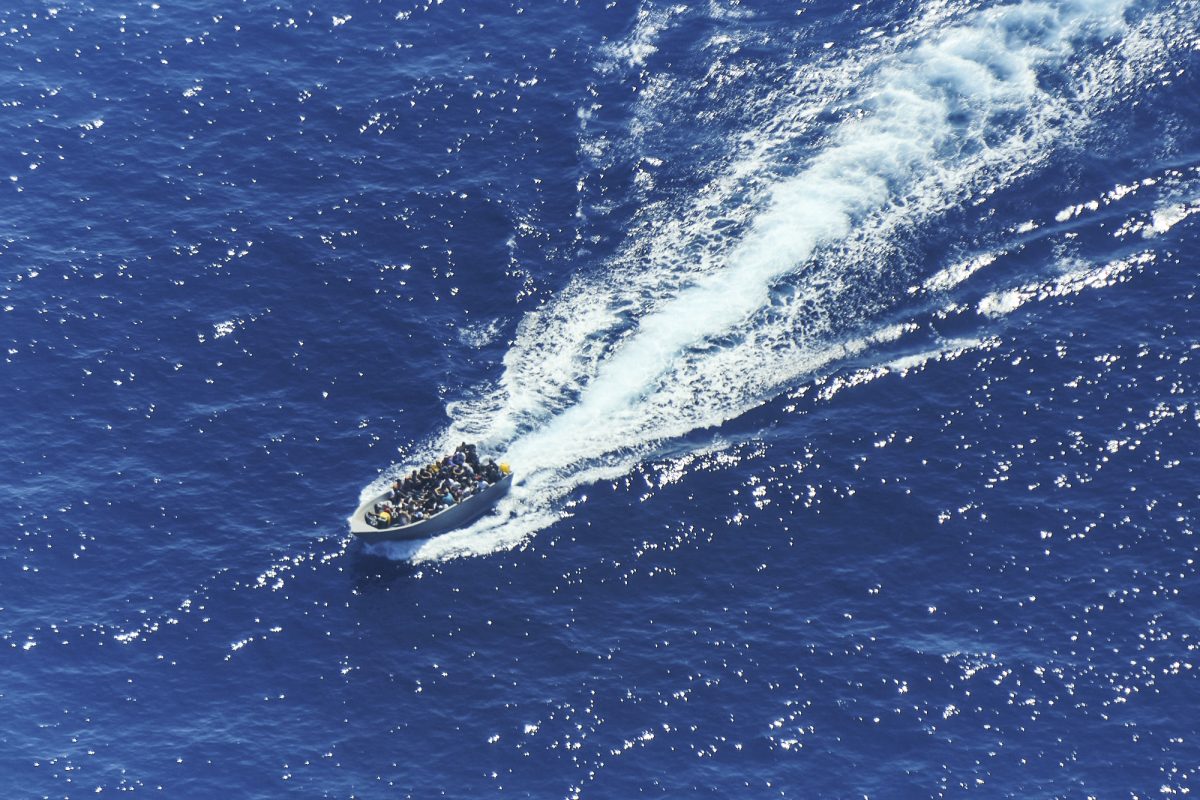 Lampedusa, giovane migrante partorisce prima dello sbarco