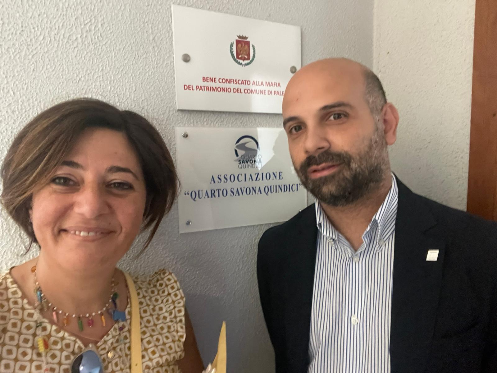 Un bene confiscato alla mafia all’associazione Quarto Savona Quindici, l’Odaf consegna una targa