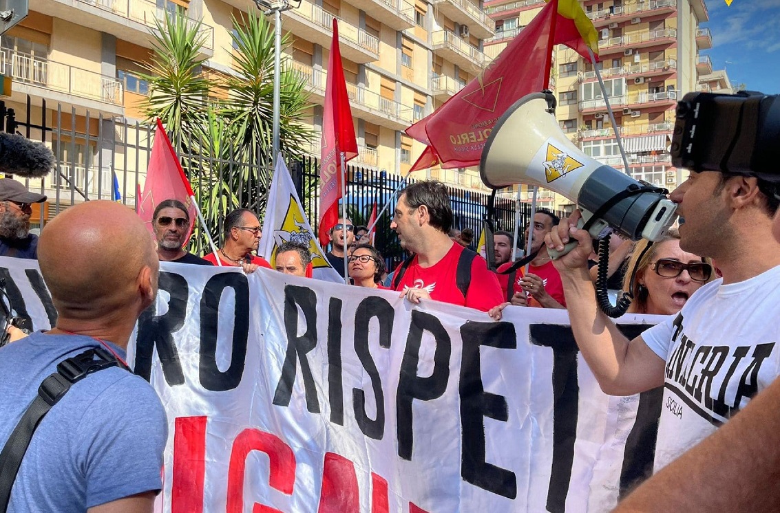 Ex percettori di reddito di cittadinanza in “rivolta”, tensione durante protesta a Palermo