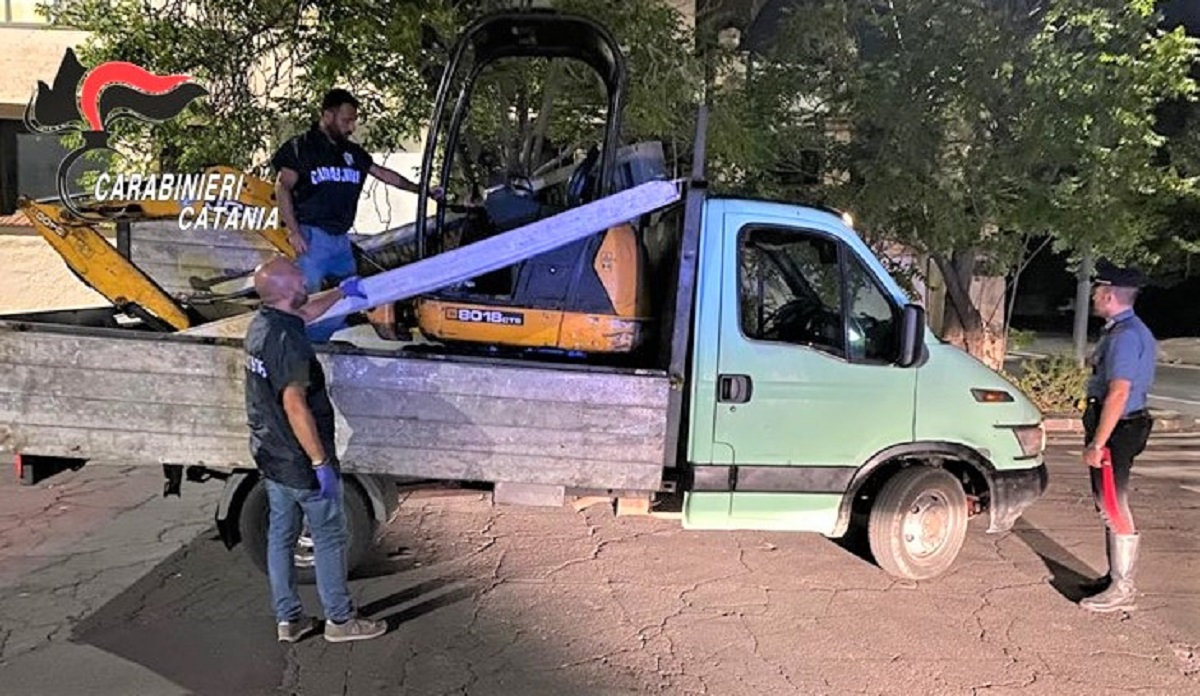 “Te ne devi andare”, rapina a mano armata in azienda a Belsito: arrestato 23enne