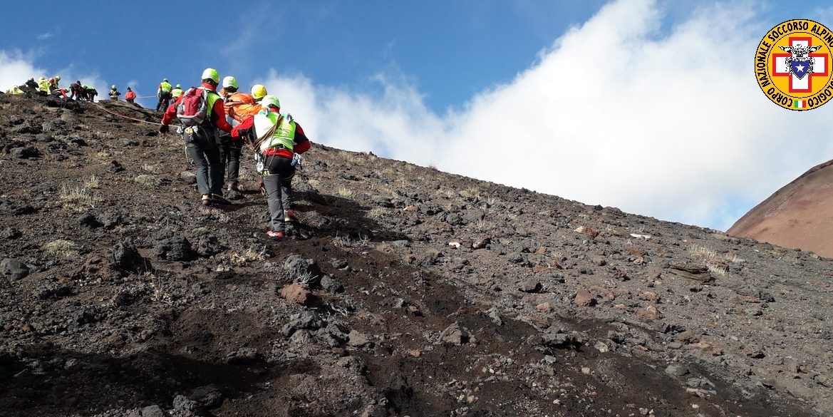 Etna, turista americano precipita nel Cratere Silvestri: salvato da soccorso alpino