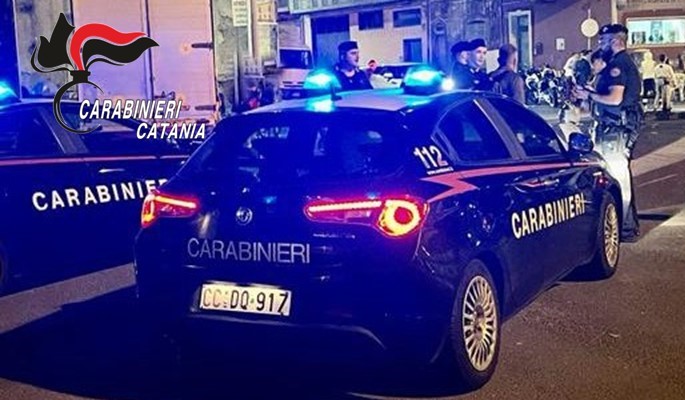 Mamma e figlia “in affari”, furto d’auto e “cavallo di ritorno” a turisti: arrestate a Catania