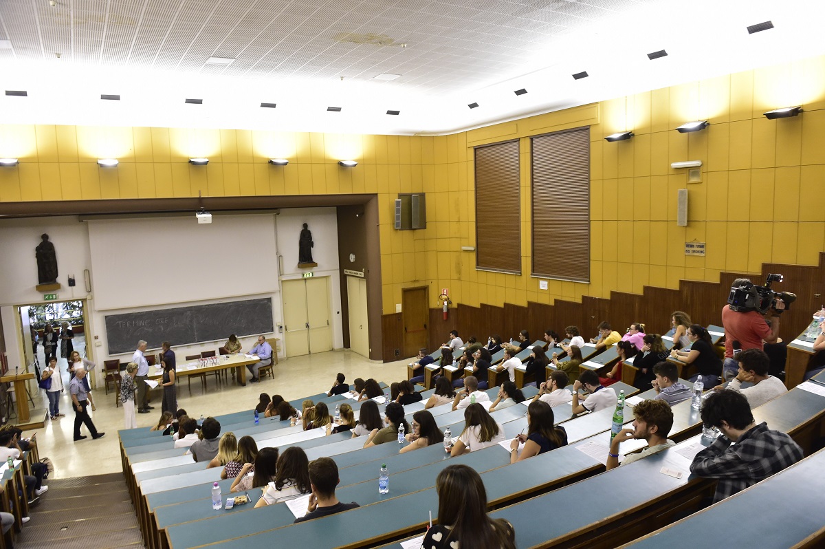 Dall’accelerazione della Ferrari ai Promessi Sposi, dove trovare le risposte al test di Medicina