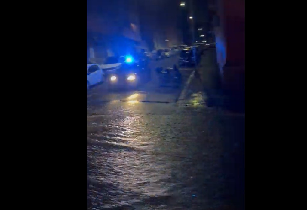 VIDEO | Tubatura rotta, fango e acqua invadono la Gianicolense
