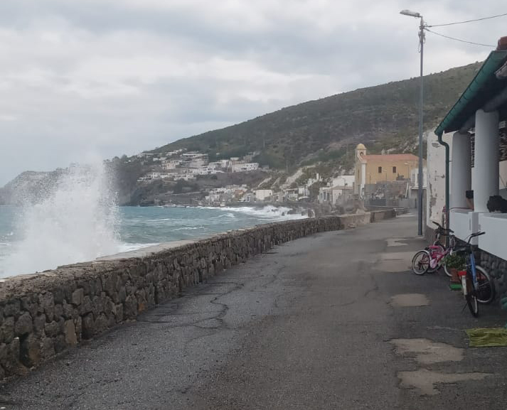 Acquacalda, la frazione di Lipari che rischia di essere travolta nell’indifferenza delle istituzioni