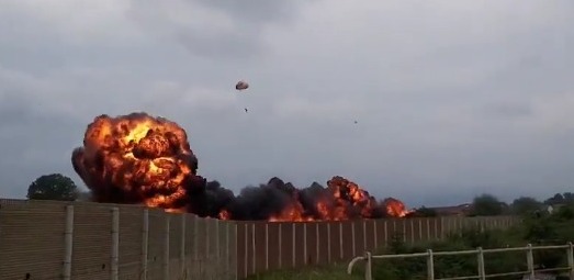 Torino, aereo delle Frecce Tricolori si schianta: morta una bambina [VIDEO]