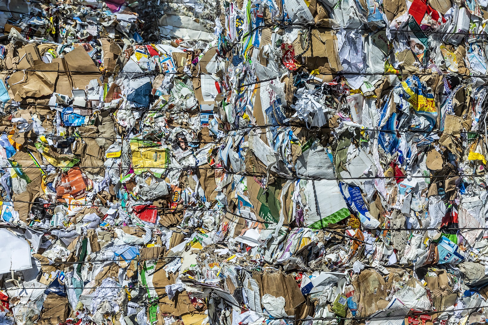 Raccolta differenziata, in crescita carta e cartone in Sicilia: i dati