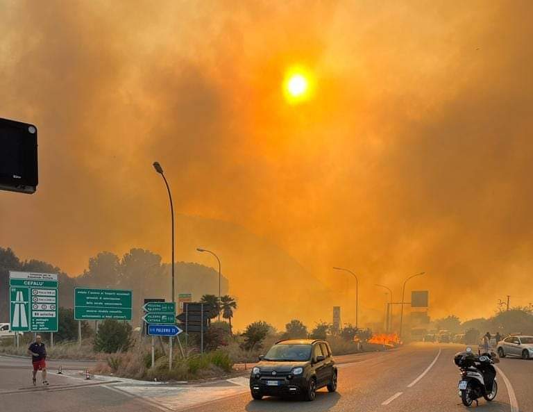 Sicilia brucia provincia Palermo