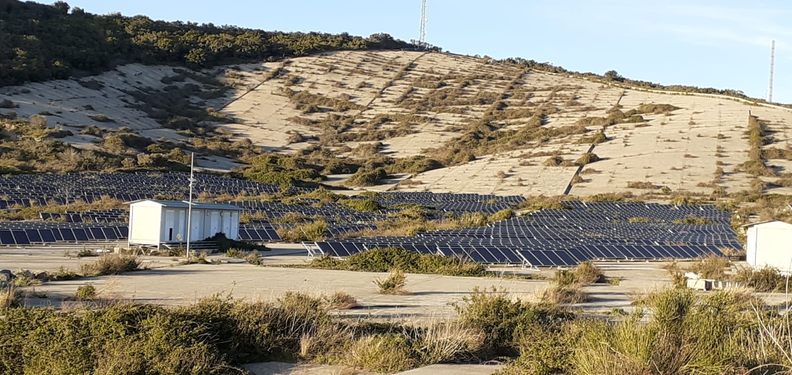 Lipari, quei pannelli solari “marciti” al sole costati alla Regione oltre 2,5 milioni di euro