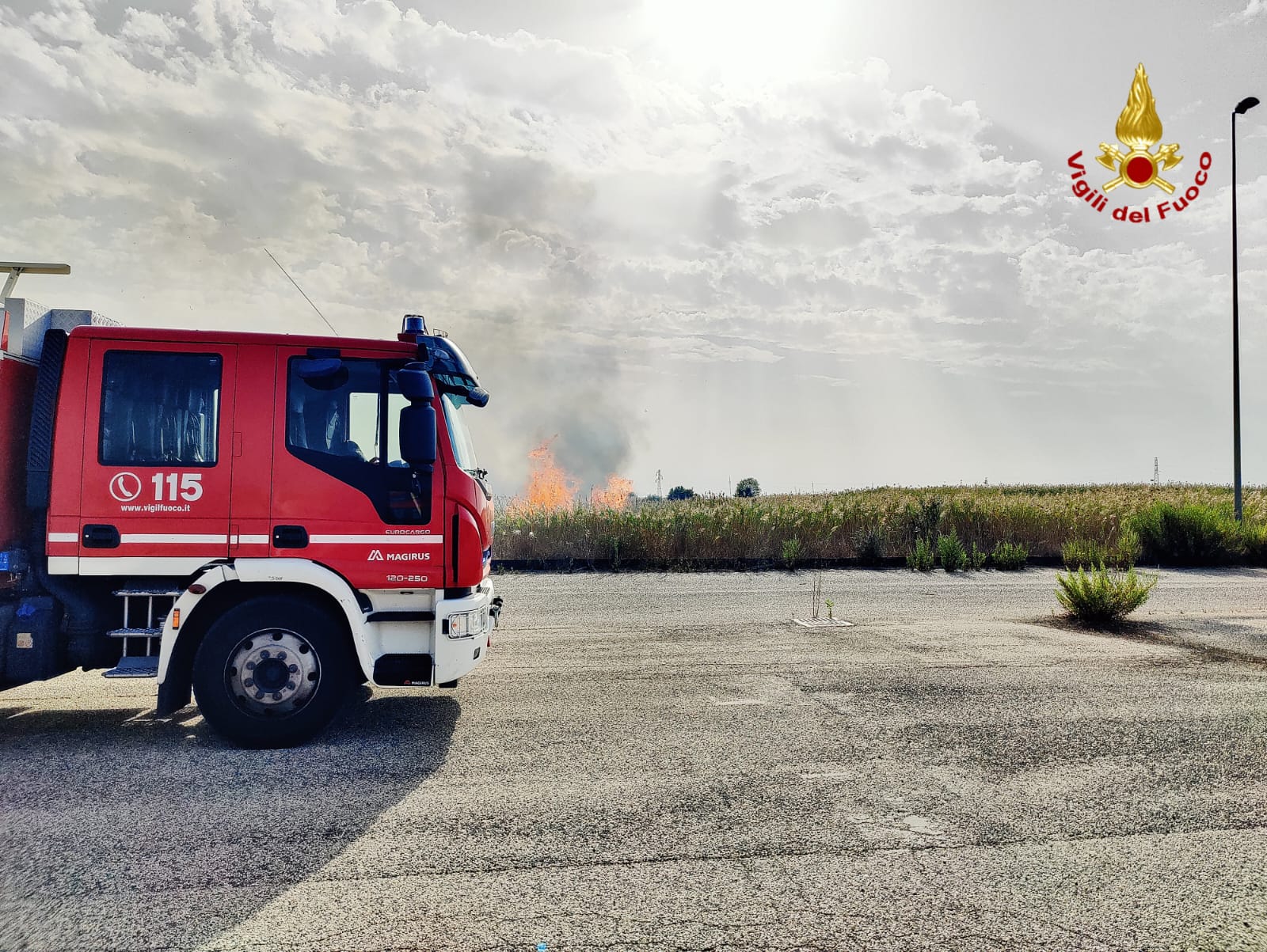 Catania, incendio nei pressi dell’aeroporto Fontanarossa: voli dirottati