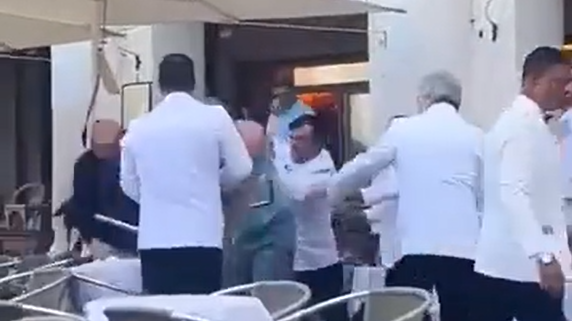 Scempio in piazza San Marco, scoppia la maxi rissa fra personale del Caffè e clienti