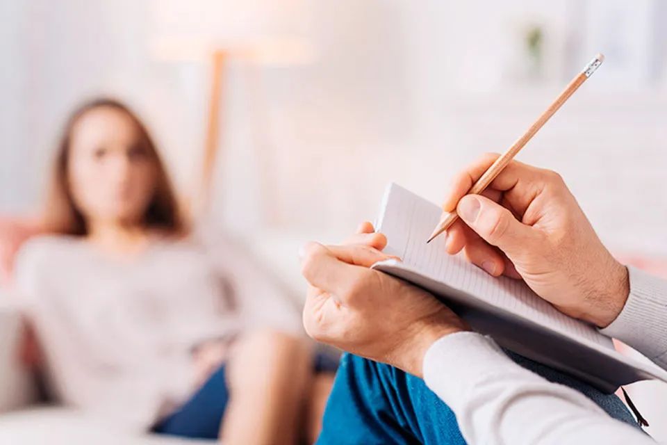 Bonus psicologo, c’è la firma del decreto. Schillaci: “Salute mentale priorità di sanità”