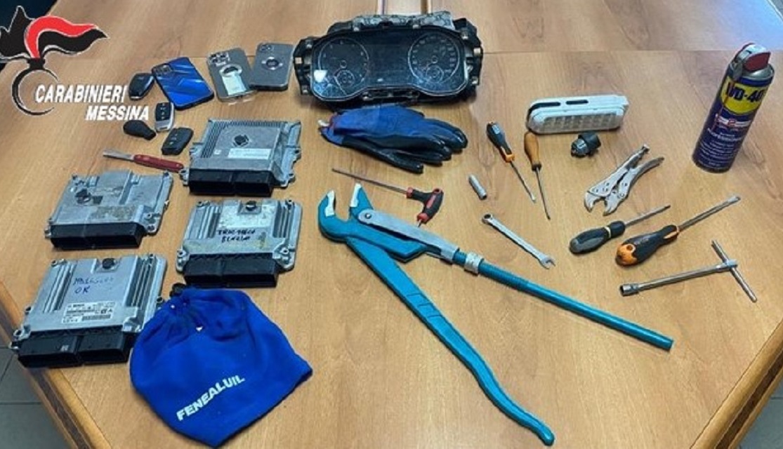 L’auto rubata e la fuga, arrestati 3 catanesi: è “caccia” al quarto ladro