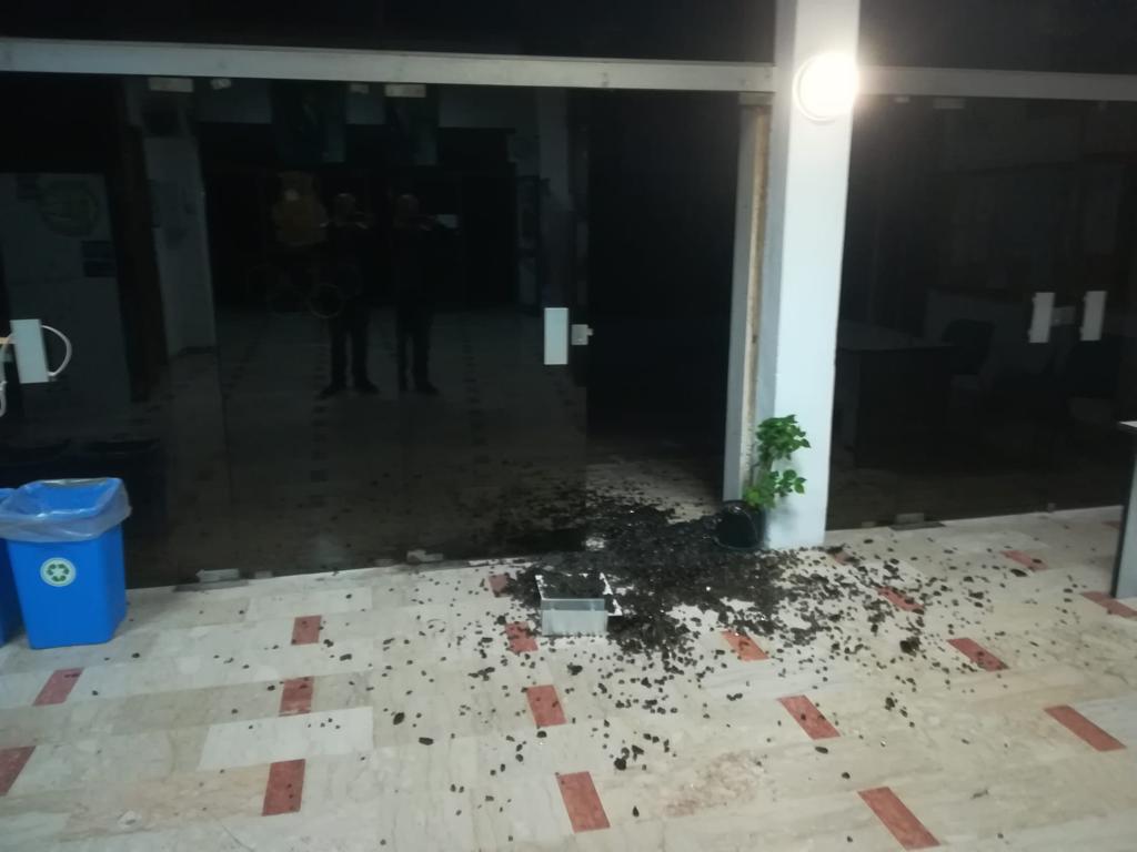 Furto con spaccata alla Cittadella dello Sport di Siracusa, rubati pochi spiccioli Furto con spaccata alla Cittadella dello Sport di Siracusa, rubati pochi spiccioli