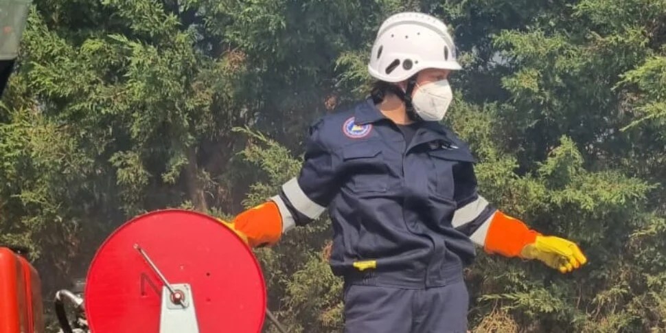 Incendi nel Palermitano, volontaria della protezione civile colpita da una lastra