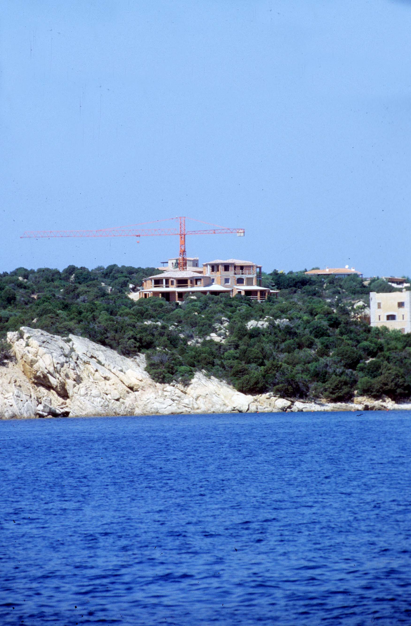 Abusi edilizi, condoni flop per l’ambiente e per l’erario