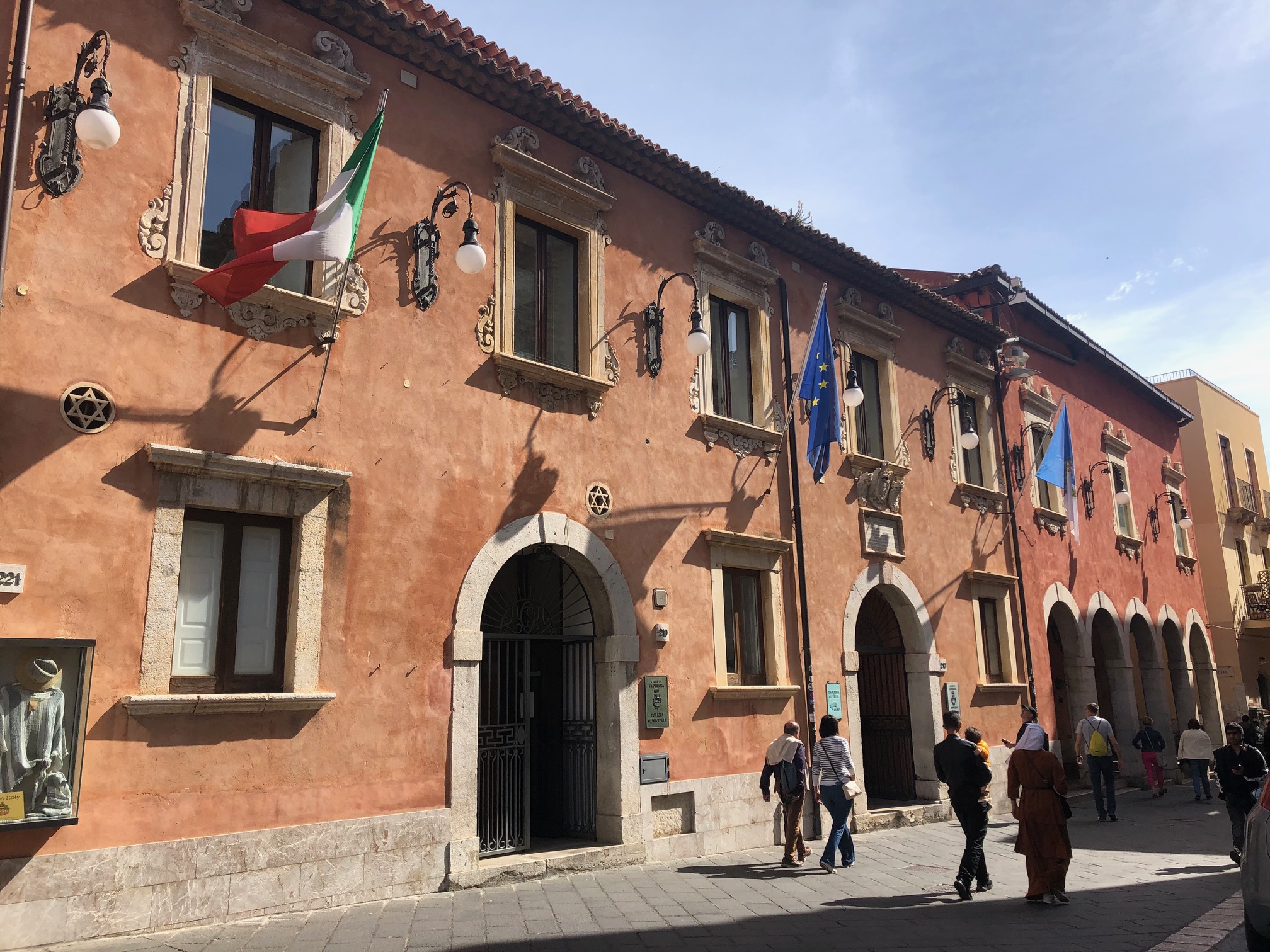 A Taormina tempi duri per chi non paga le tasse
