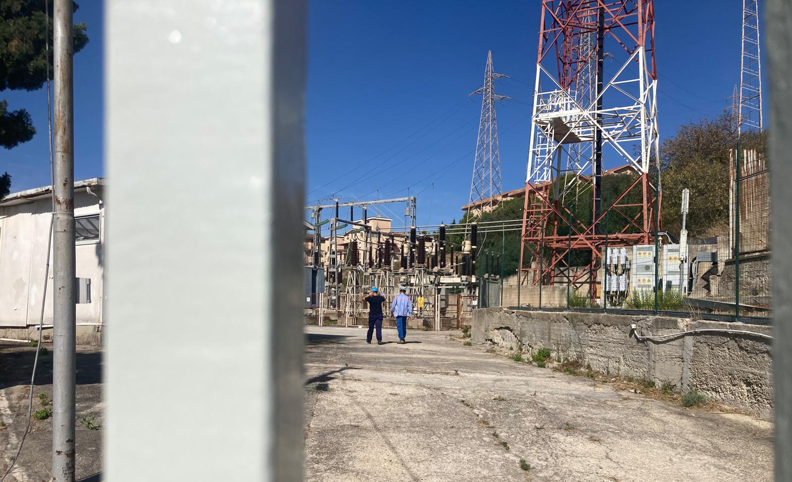 Paura ad Agrigento, operaio Enel colpito da scarica elettrica al lavoro: portato in ospedale