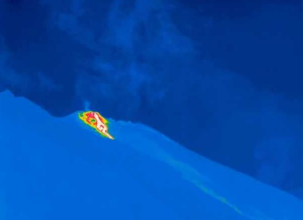 Stromboli in azione, continua l’attività del vulcano: gli ultimi aggiornamenti