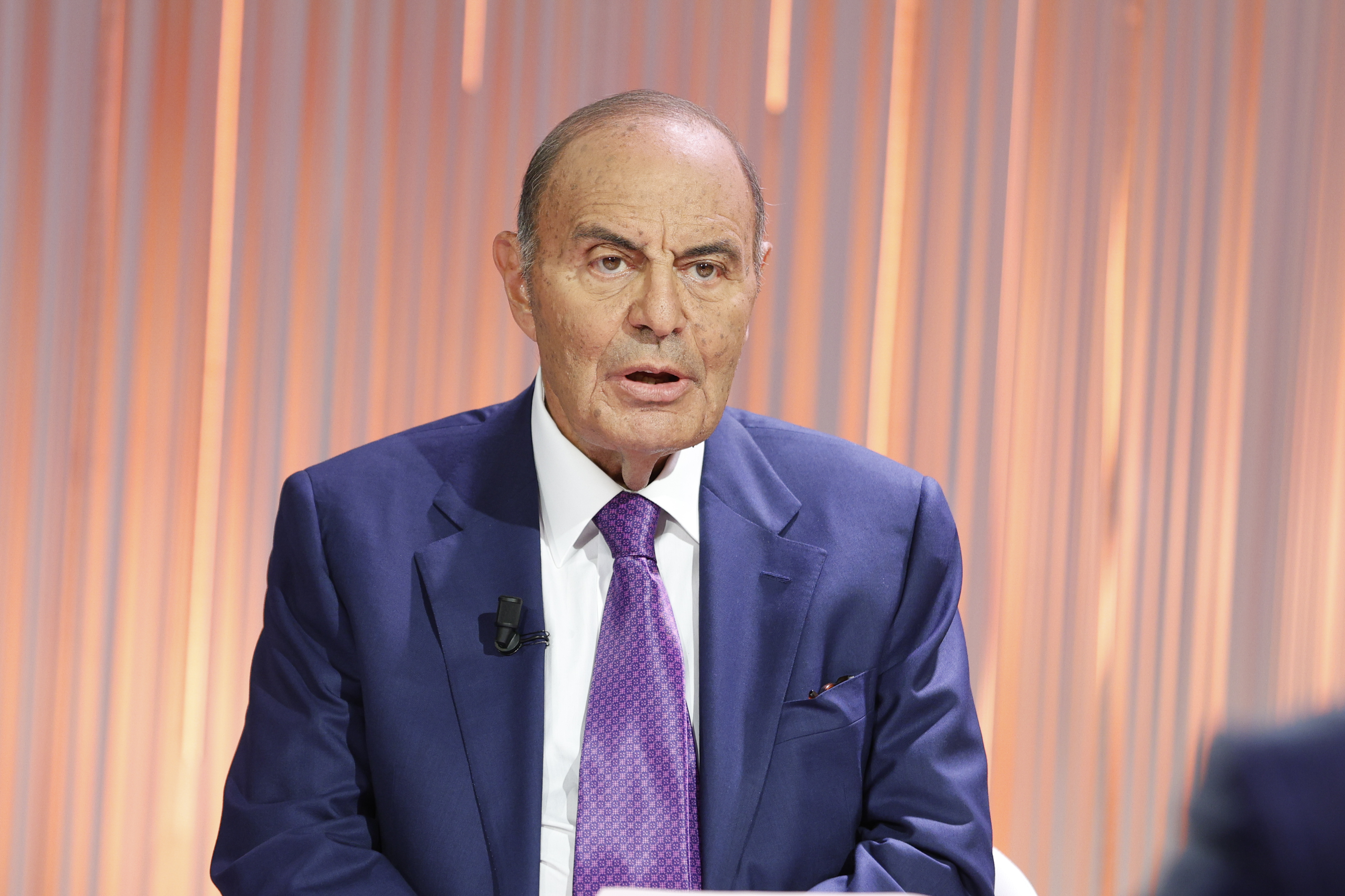 Bruno Vespa positivo al Covid, conduce “Porta a porta” da casa