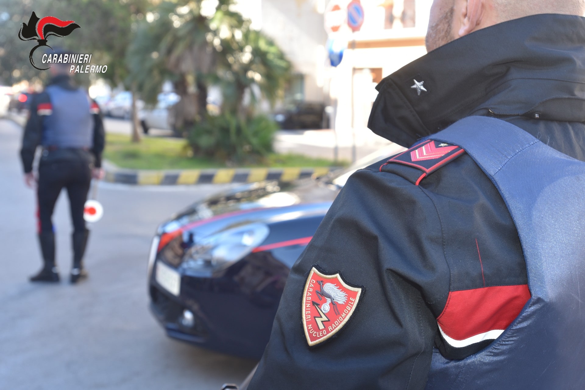 Inciampa e cade per strada a Palermo sbattendo la testa, soccorso 85enne