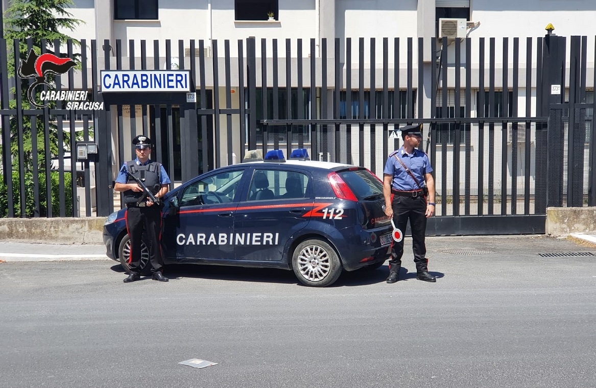 Uomo armato dà in escandescenze, panico al Pronto Soccorso dell’ospedale di Lentini