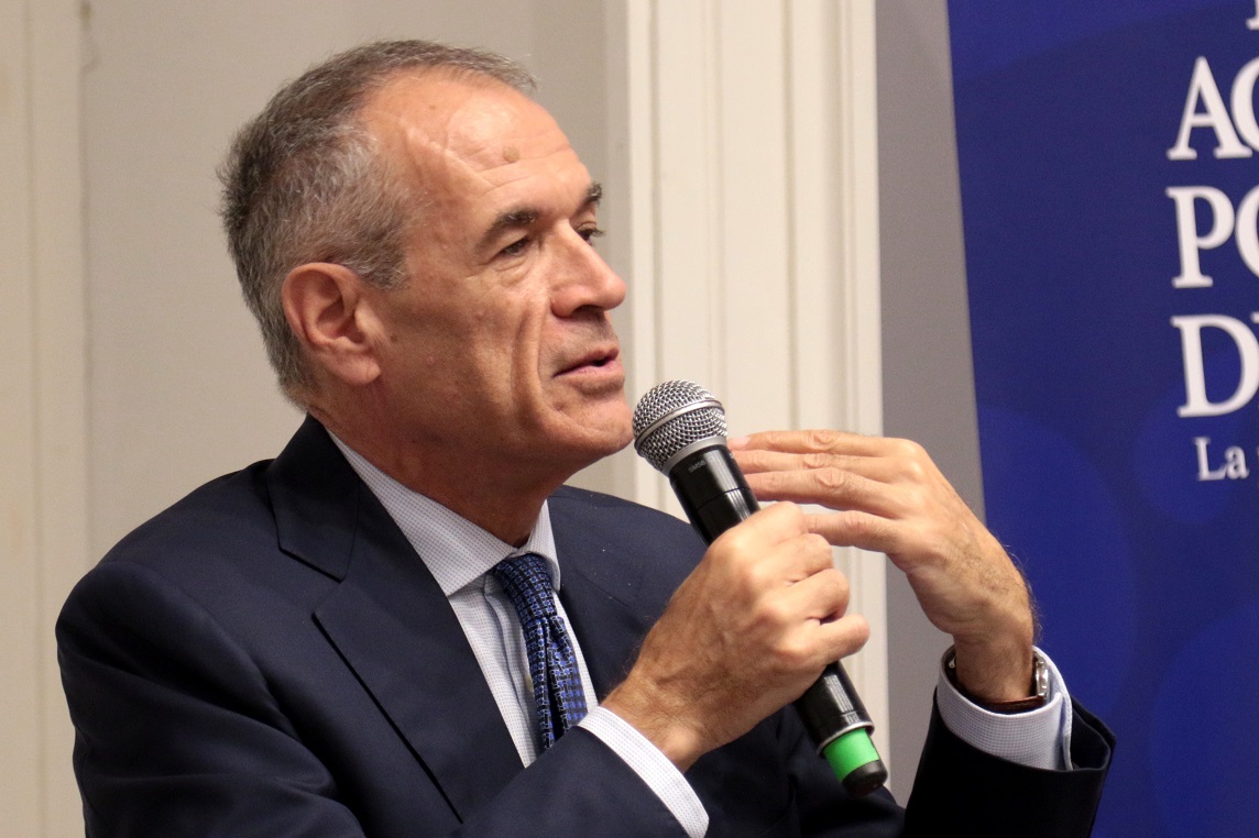 I sogni e i fallimenti dell’economia raccontati in “Chimere”, libro di Carlo Cottarelli