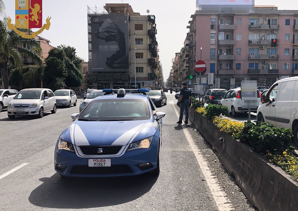 Catania, semaforo spento da un mese in via Vincenzo Giuffrida: pedoni in pericolo