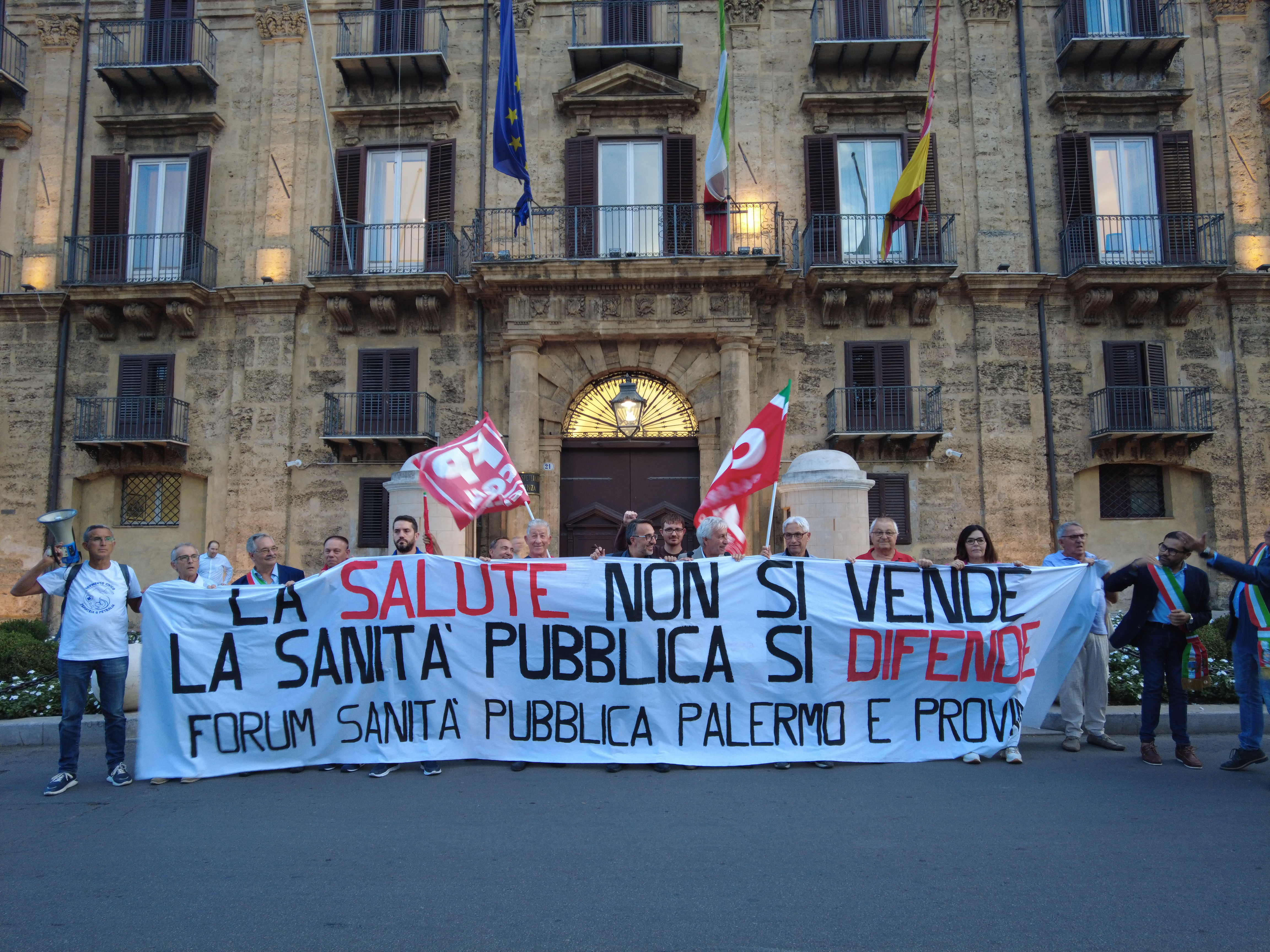 VIDEO | A Palermo la manifestazione a favore della sanità pubblica: “Non trasformare diritto alla salute in privilegio”
