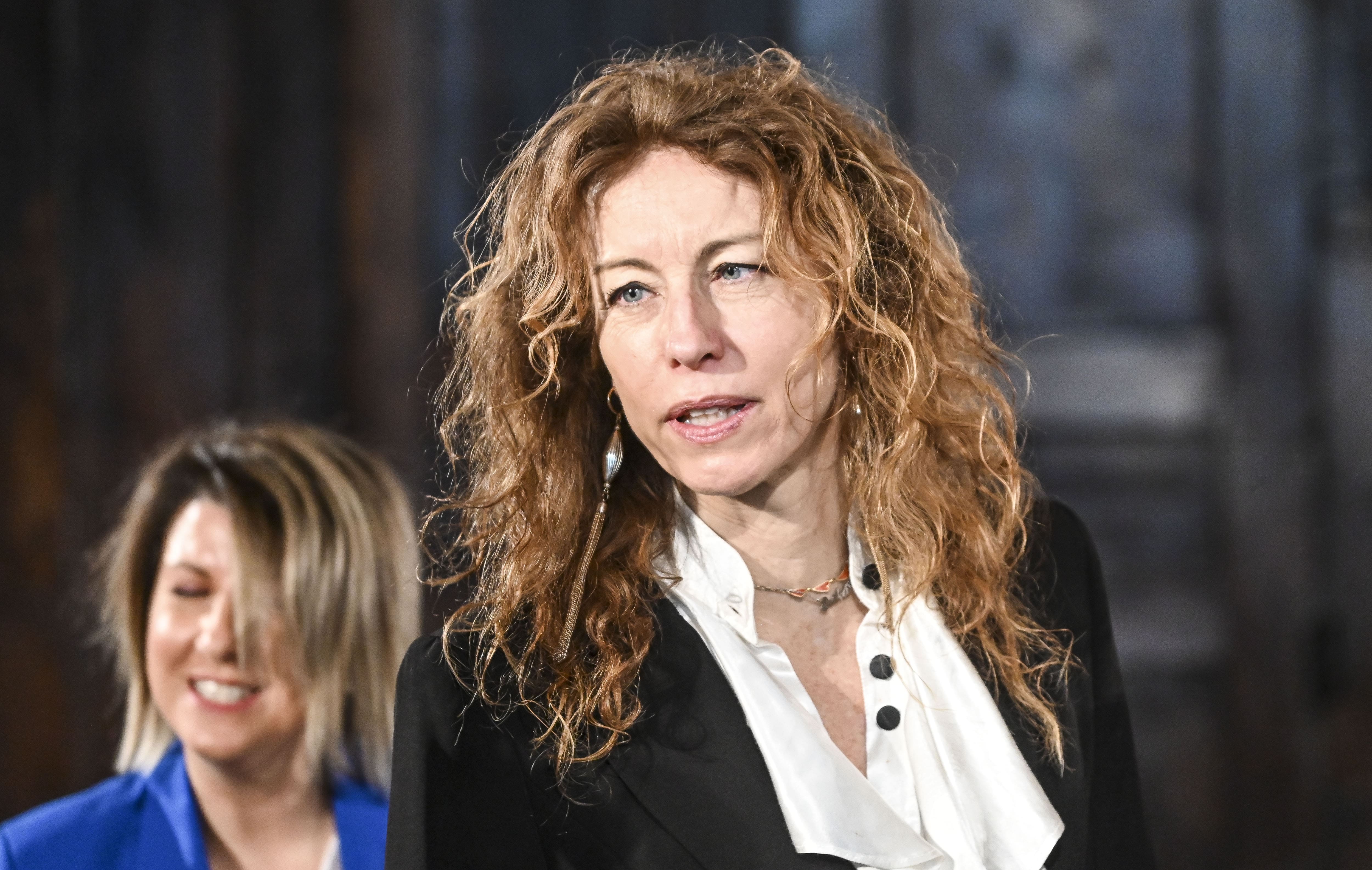 Bufera sulla giudice Apostolico, dopo i video ora anche il figlio: che succede