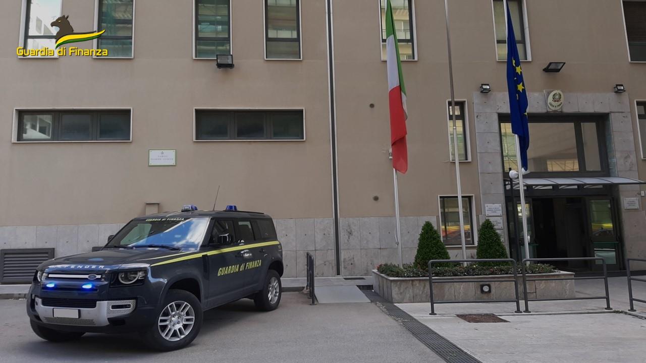 Corruzione ed estorsione nei lavori al porto di Palermo, sequestro da 80mila euro e due arresti
