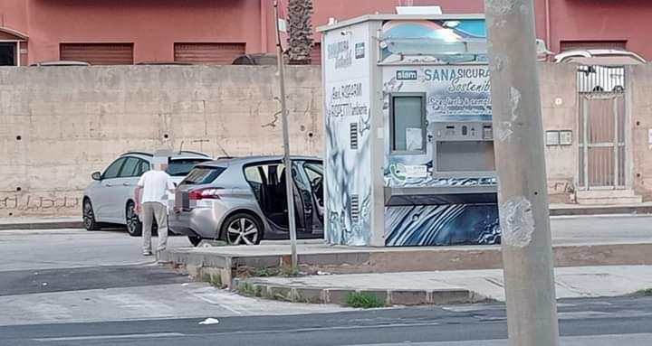 Tragicomico utilizzo della casa dell’acqua a Siracusa