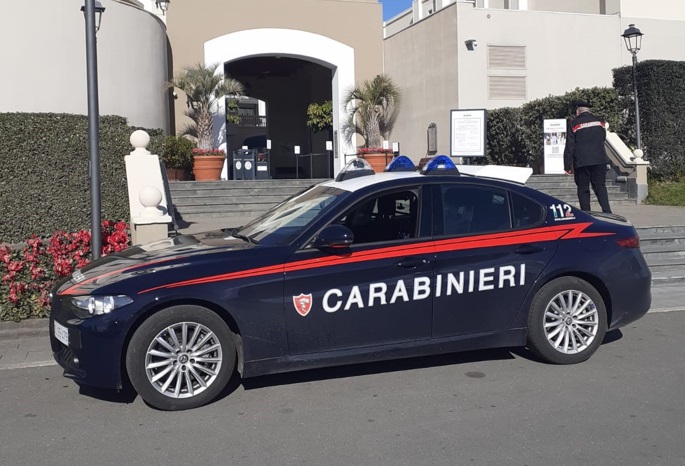 Furto di abiti e accessori griffati al “Sicilia Outlet Village”, denunciati un uomo e due donne Furto di abiti e accessori griffati al “Sicilia Outlet Village”, denunciati un uomo e due donne