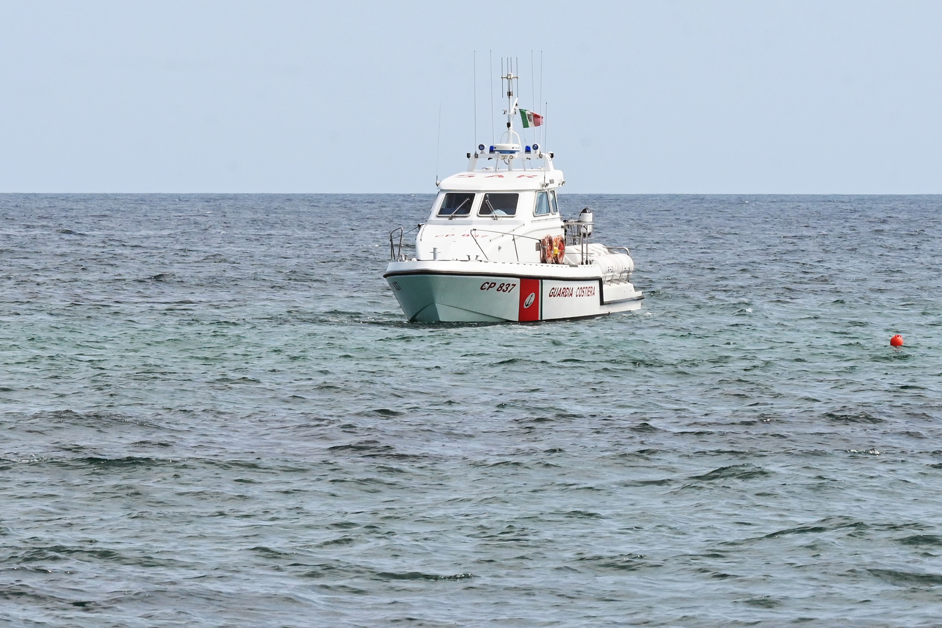 Tre turisti si tuffano in acqua e non riescono più a risalire: intervengono i soccorsi nel Palermitano