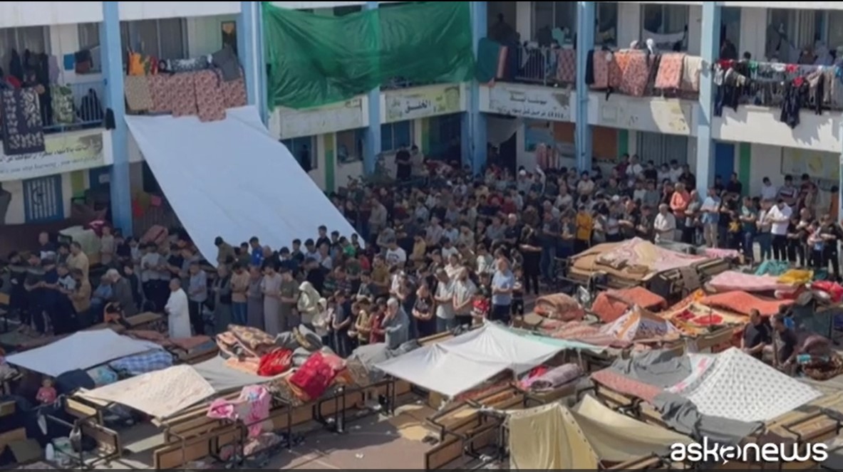 VIDEO | A Gaza la preghiera dei palestinesi in una scuola-rifugio